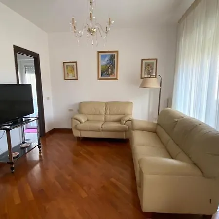 Isoletta 92100 بيت ضيافة *